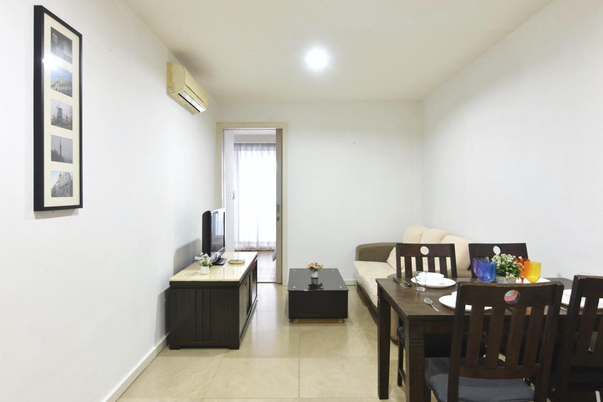 Modern 2br Fairlane Retreat Steps From Lot 10