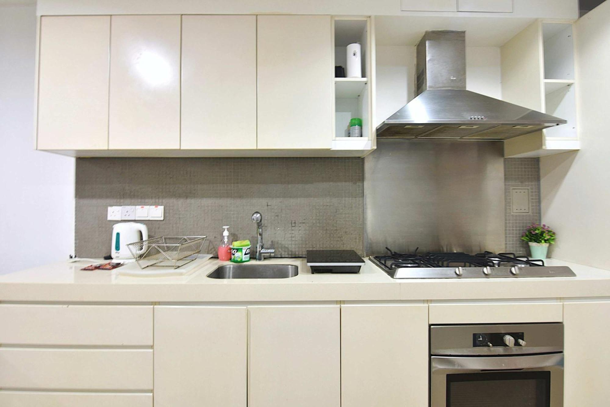 Modern 2br Fairlane Retreat Steps From Lot 10